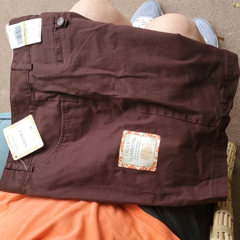 Brown docker shorts